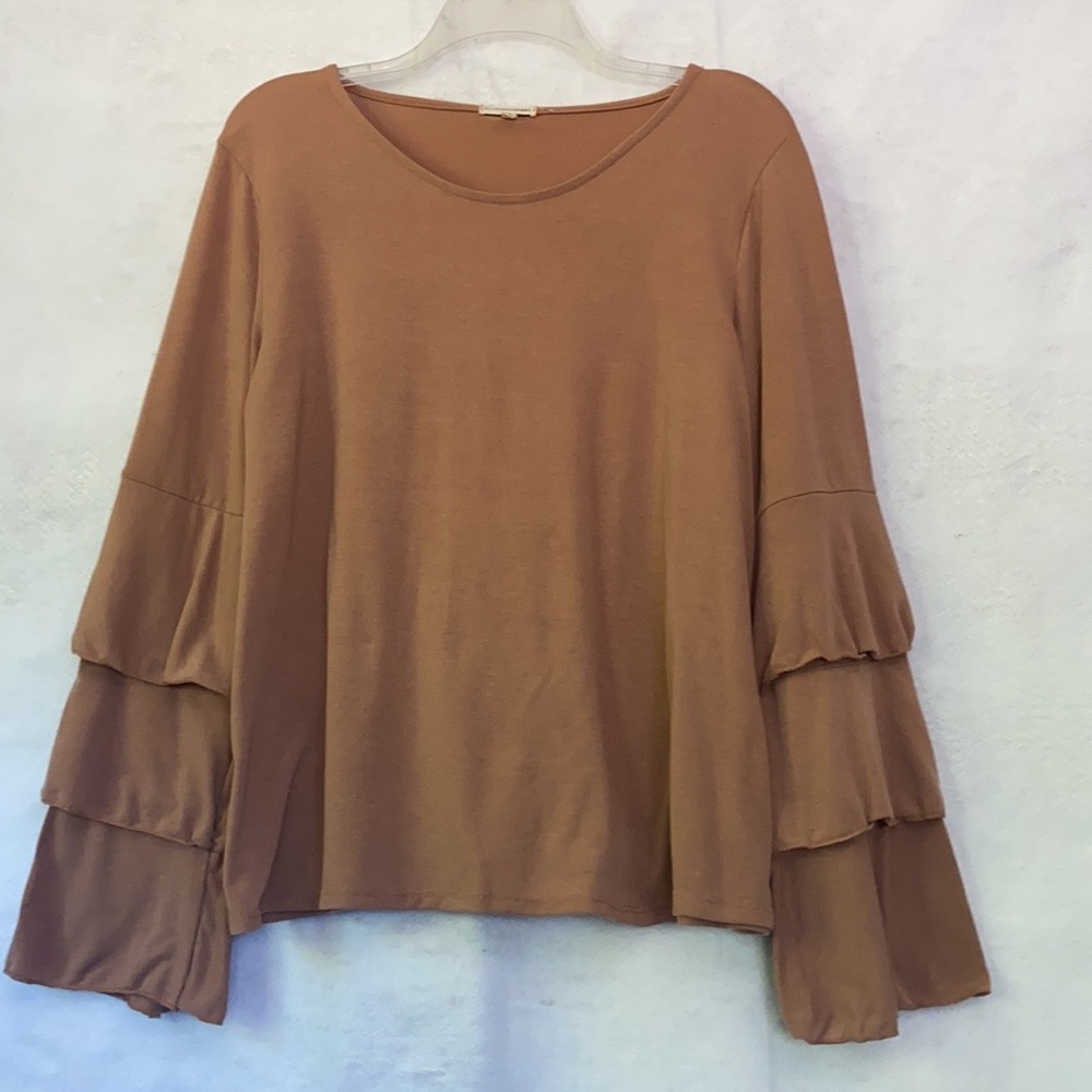 Blushing Heart Long Calypso Sleeve Top - Picture 2 of 8
